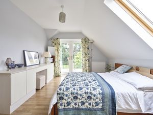 Bedroom- click for photo gallery